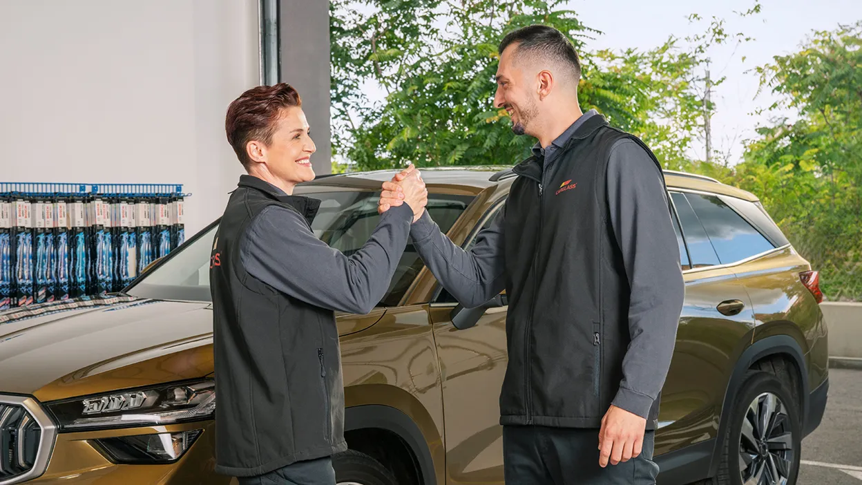 Mitarbeiter geben sich High Five