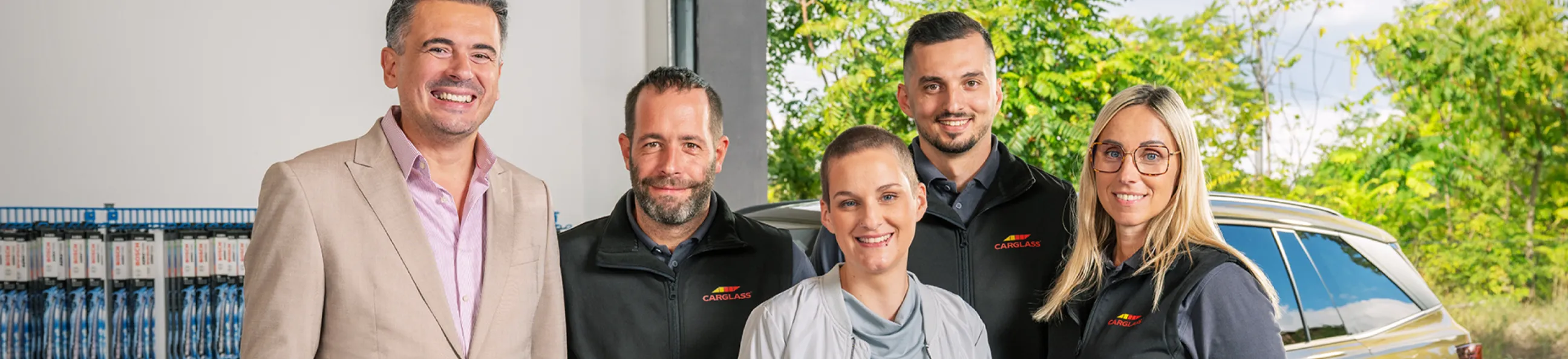 Monteure und Büromitarbeiter